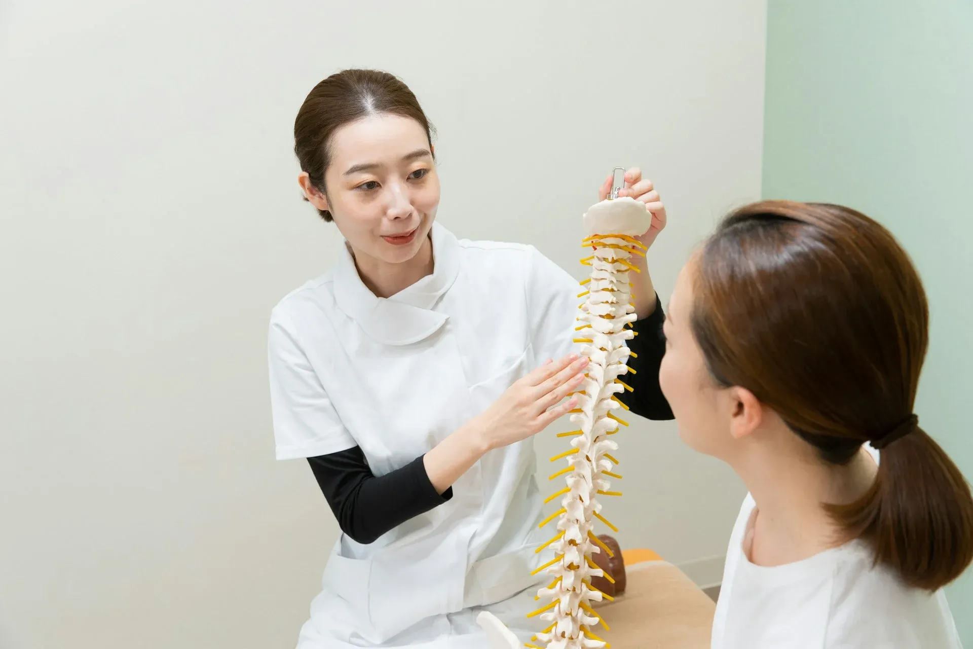 diagram of herniated disc surgery types, including microdiscectomy